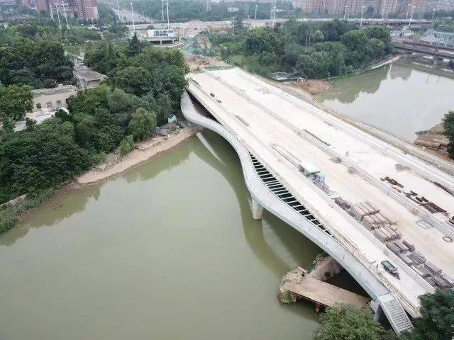 今年可通車<strong></p>
<p>橋梁工程</strong>！鄭州市西站路西延跨西流湖橋梁工程進展順利:橋梁工程